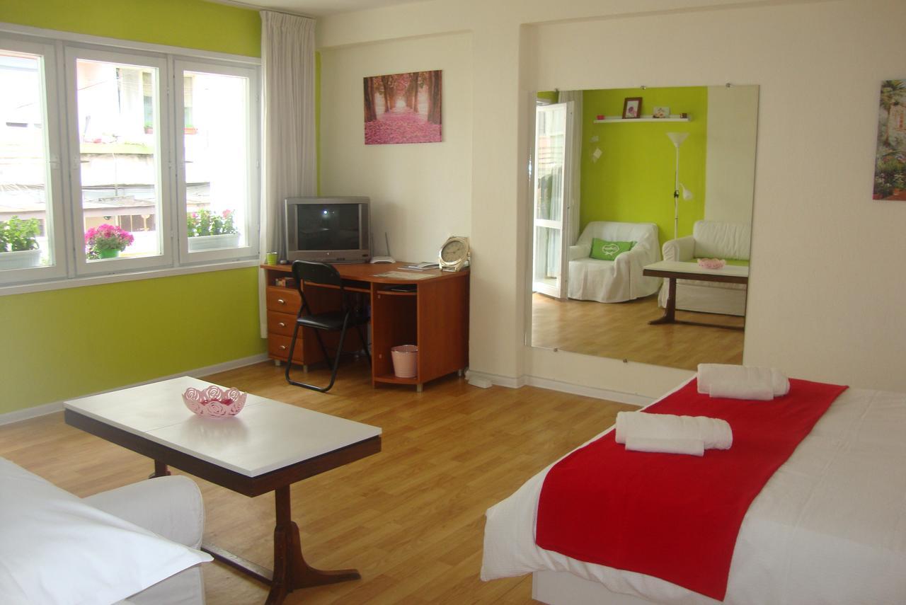 Guest Rooms Colours Kazanlŭk المظهر الخارجي الصورة