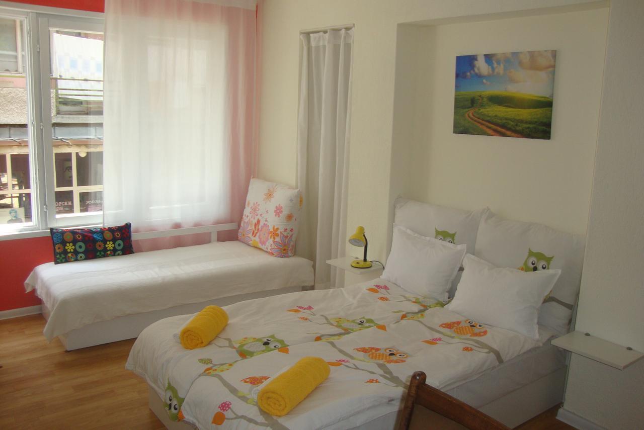 Guest Rooms Colours Kazanlŭk المظهر الخارجي الصورة